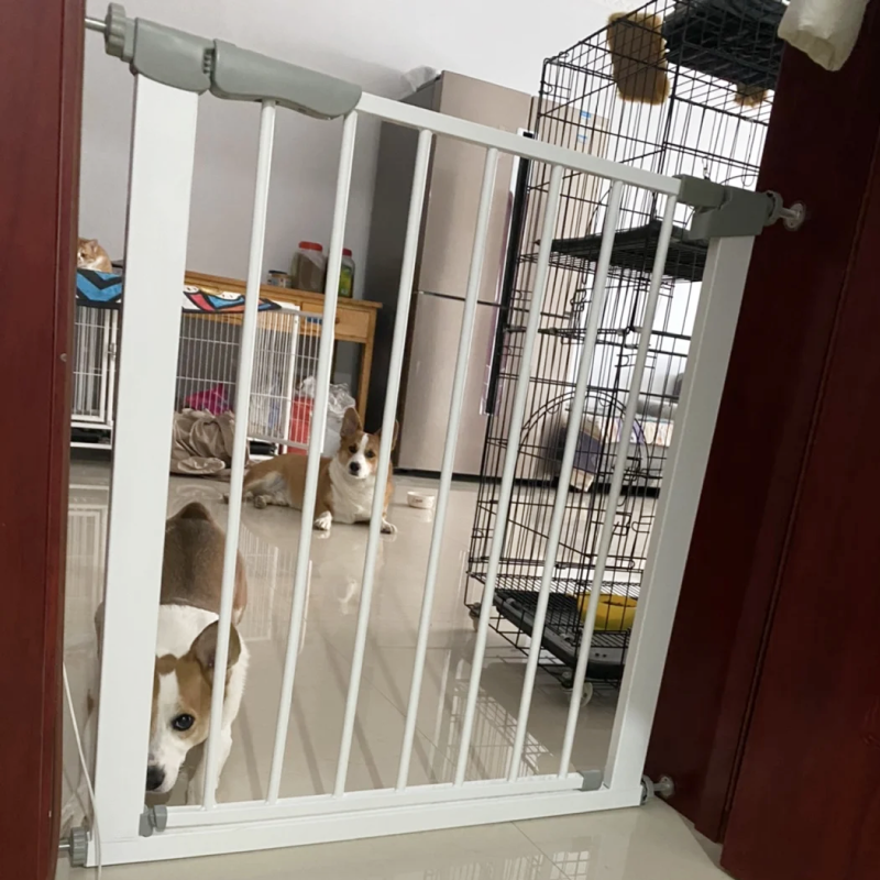 Защитный барьер для животных TopPet Expert в дверной проем 76-90 см.